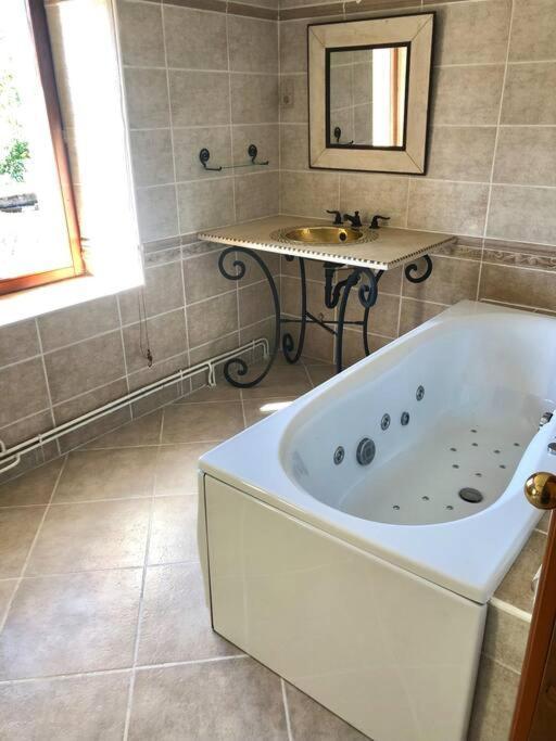 Maison Chaleureuse Au Coeur Du Village Raddon Dış mekan fotoğraf